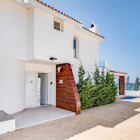 Beach Front Aqua Marina By Ezoria Villas พาราลิมนี ภายนอก รูปภาพ