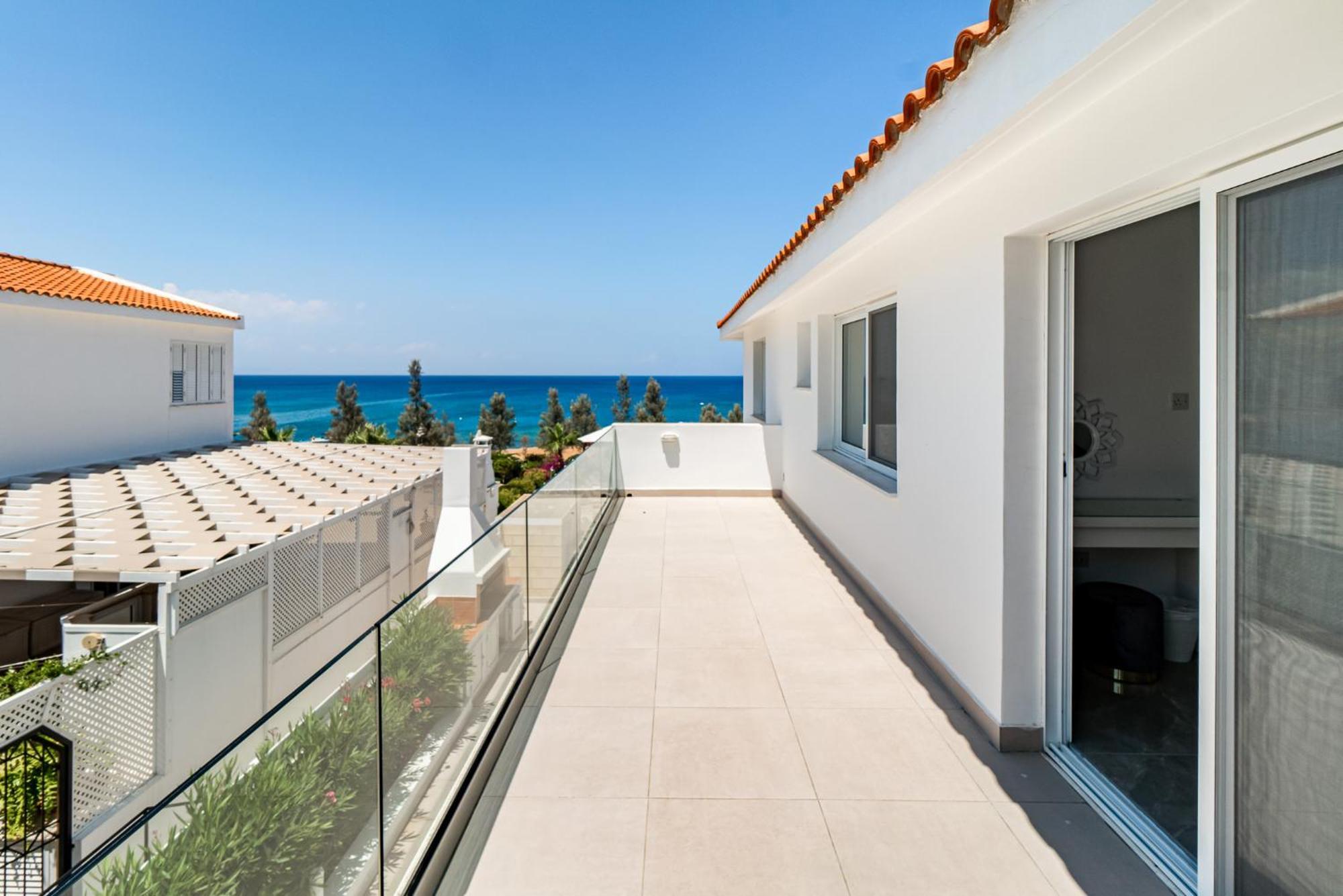 Beach Front Aqua Marina By Ezoria Villas พาราลิมนี ภายนอก รูปภาพ