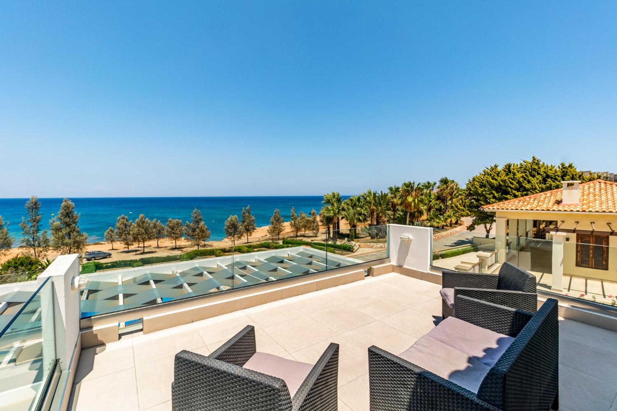 Beach Front Aqua Marina By Ezoria Villas พาราลิมนี ภายนอก รูปภาพ