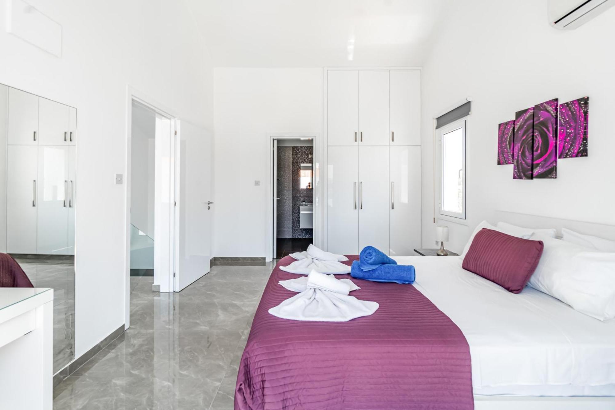 Beach Front Aqua Marina By Ezoria Villas พาราลิมนี ภายนอก รูปภาพ