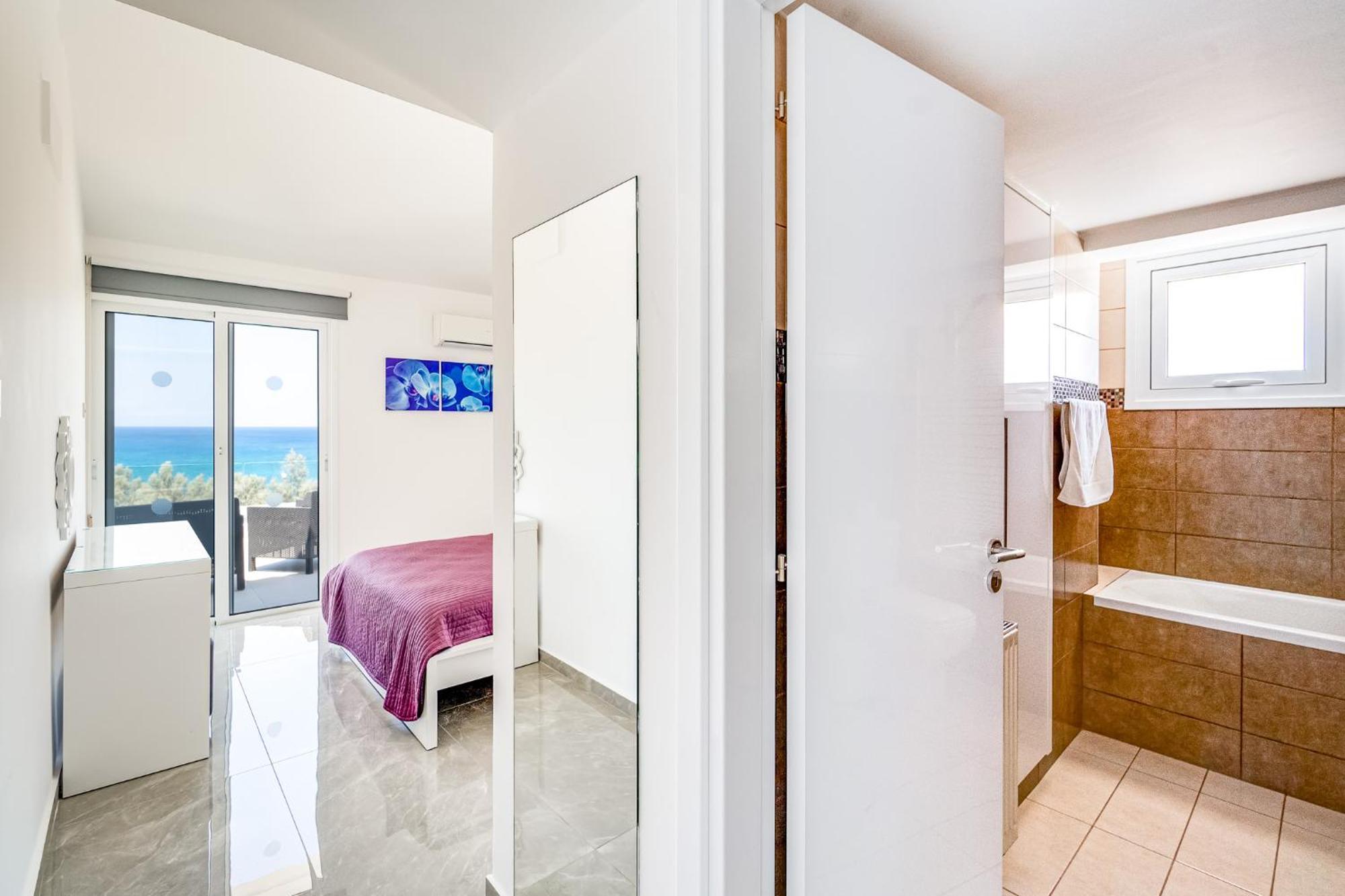 Beach Front Aqua Marina By Ezoria Villas พาราลิมนี ภายนอก รูปภาพ
